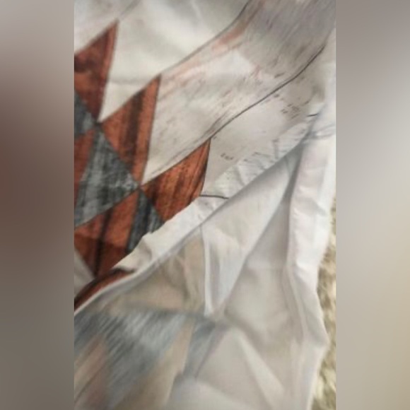 Cushion covers x2
17” x 17 - Picture 2 of 4